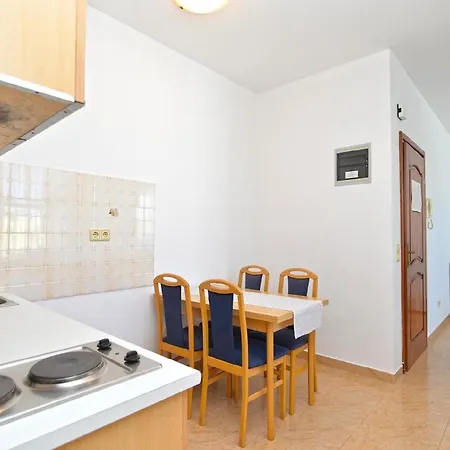 Fuer 4 Personen Ca 49 Qm In Rovinj, Istrien Istrische Riviera Apartment *
