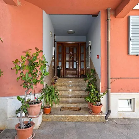 Fuer 4 Personen Ca 49 Qm In Rovinj, Istrien Istrische Riviera Apartment *